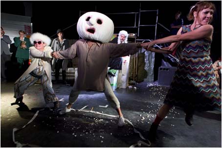 Den kaukasiska kritcirkeln Folkteatern Gävleborg Foto Martin Skog